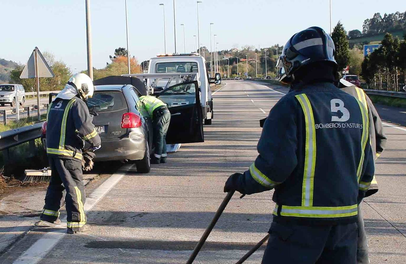 Fotos Dos personas han resultado heridas tras colisionar sus vehículos